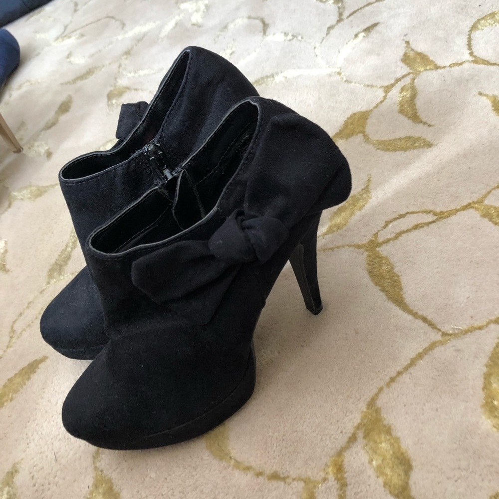 black heeled booties